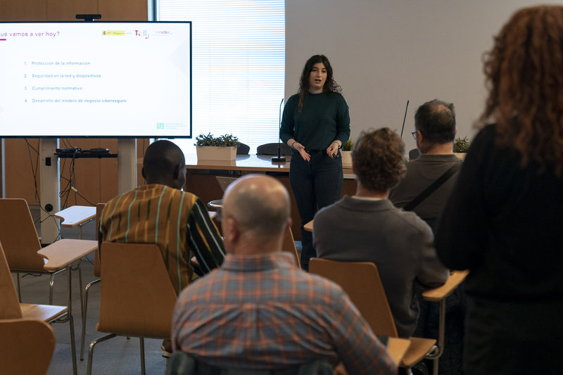 Taller de ciberseguridad de INCIBE Emprende a cargo de Mar�a Jes�s Prior