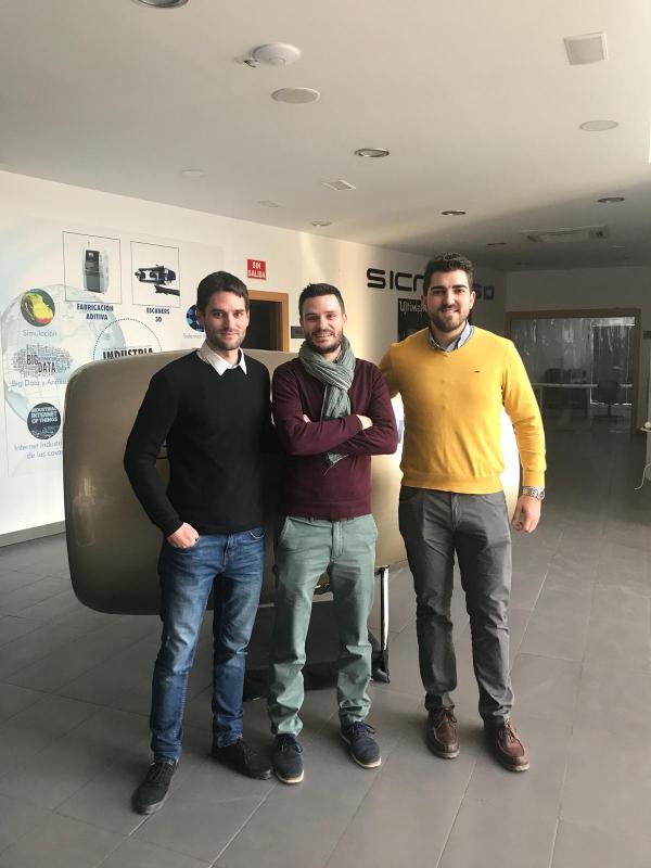 El equipo 3DUUP al compleo